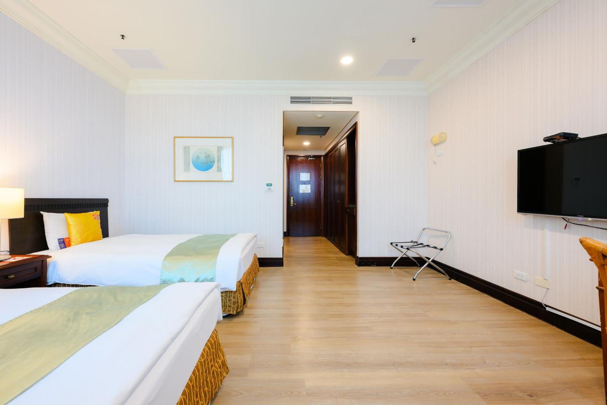 Wei-Yat Grand Hotel Tainan Exterior photo